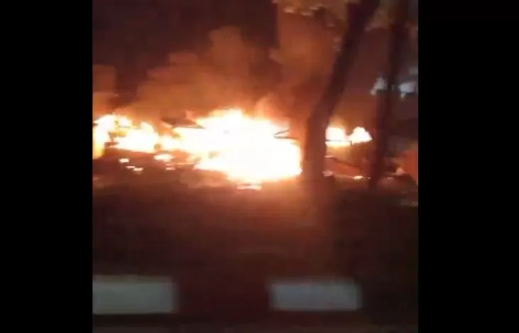 Taman Kuliner Kalibata dibakar OTK tak dikenal pada Jumat malam. (Foto: Tangkapan layar X Bayu)
