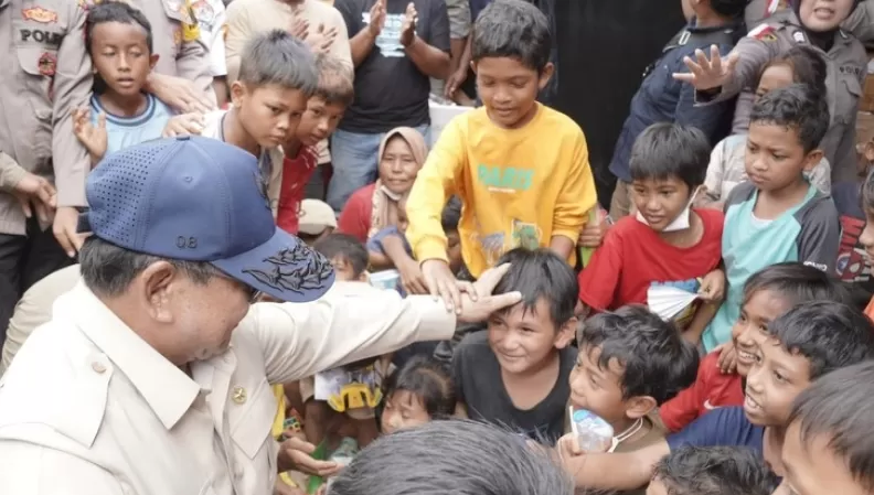 Prabowo tegas ke jajaran menteri soal etika pejabat saat turun ke lokasi bencana Sumatera. (Instagram @prabowo)