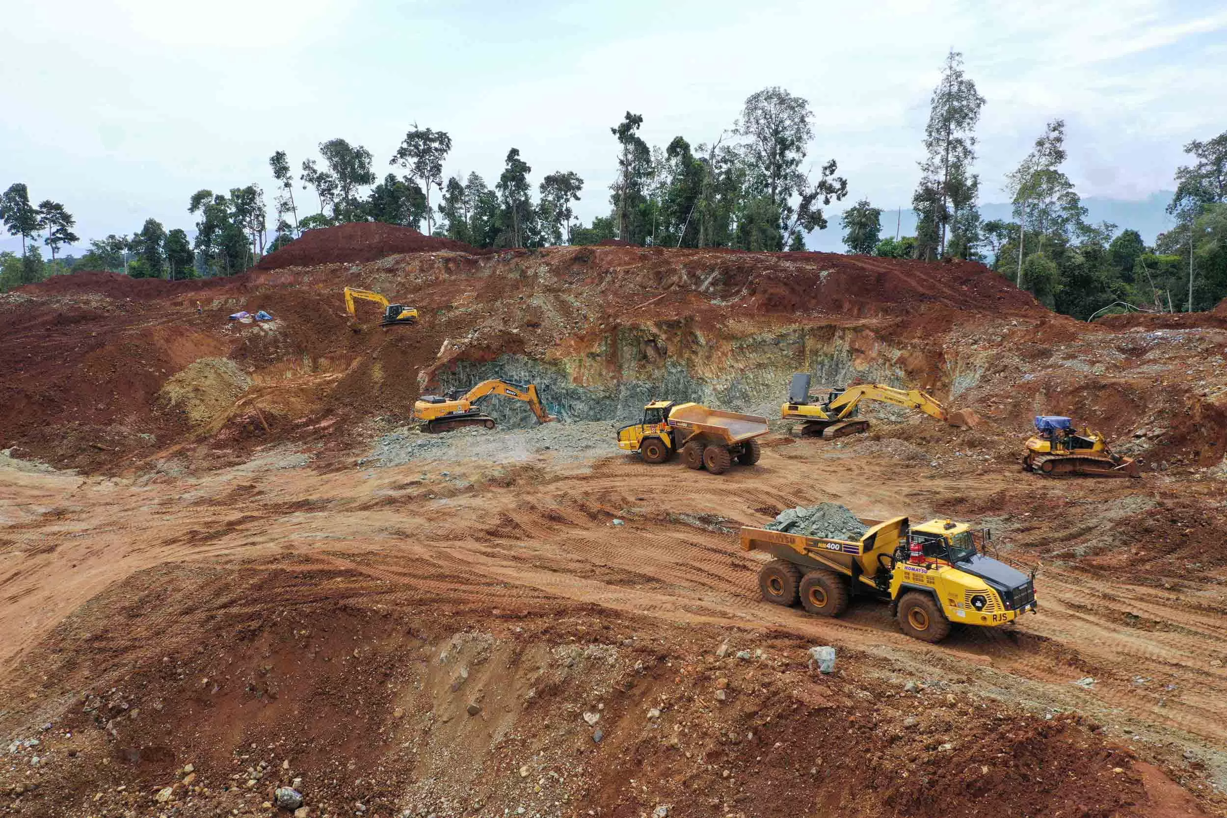 Tambang Hengjaya kembali mendapat persetujuan Amdal dari Kementerian LH dan pasokan ke IMIP terus dinaikkan. (Hengjaya)