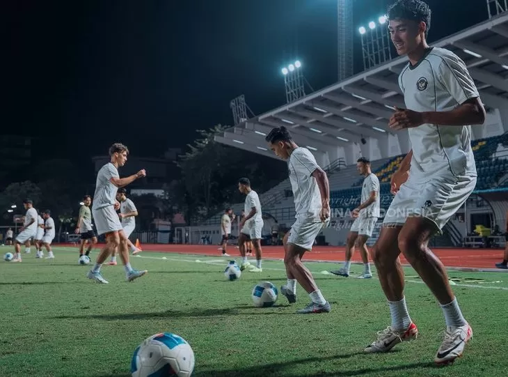 Pelatih Indra Sjafri menurunkan duet Rafael Struick dan Mauro Zijlstra saat rilis susunan pemain Timnas Indonesia U-22 vs Myanmar SEA Games 2025. (Foto: PSSI)