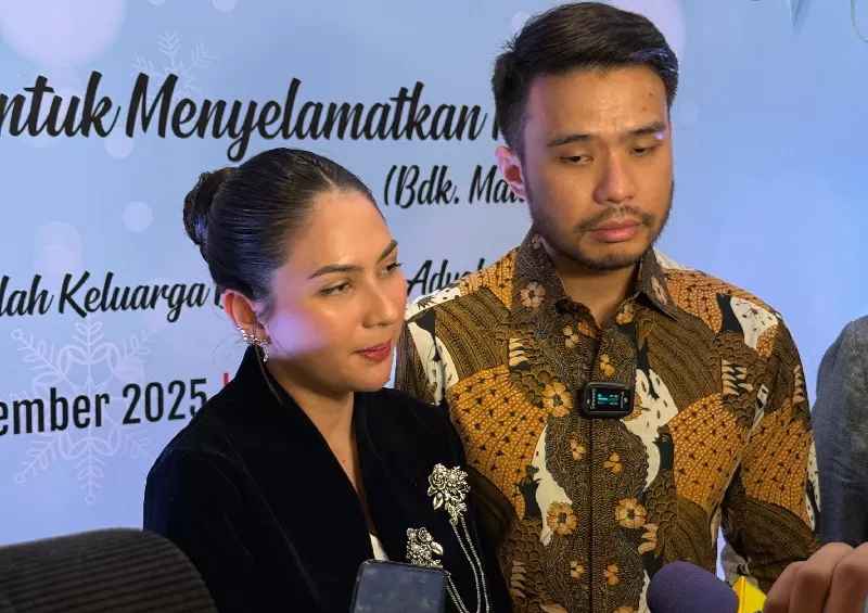 Artis Jessica Mila dan suaminya, Yakup Hasibuan, mengatakan, bencana harus menjadi pengingat untuk selalu menjaga alam. (KONTEKS.CO.ID/Setiawan)