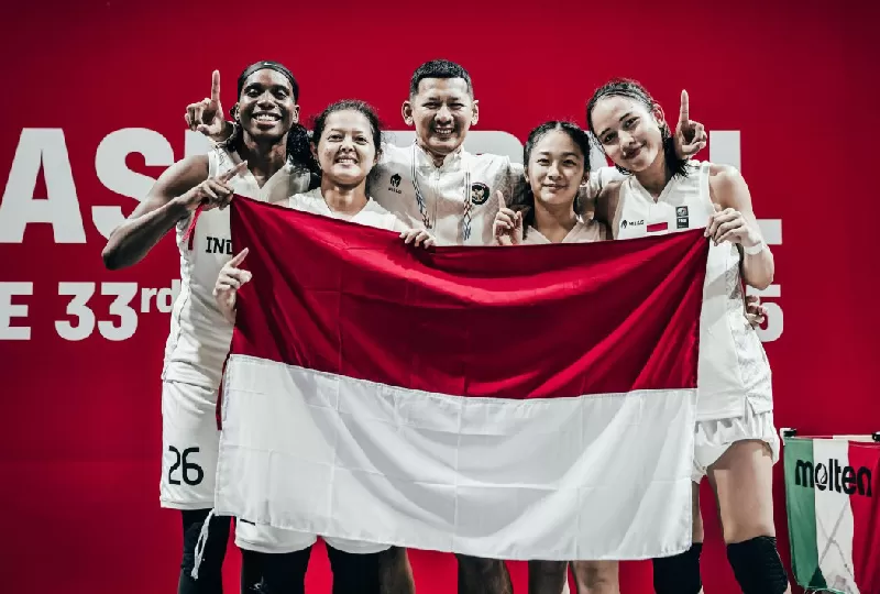 Timnas Basket 3&times;3 Putri Indonesia merayakan kemenangan meraih medali emas SEA Games Thailand. (Perbasi/Ariya Kurniawan)