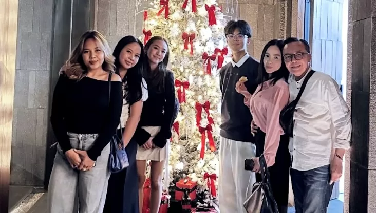   Pengakuan Dearly Djoshua telah menikah secara Ketuhanan Ari Lasso hebohkan publik. (Instagram @ari_lasso)