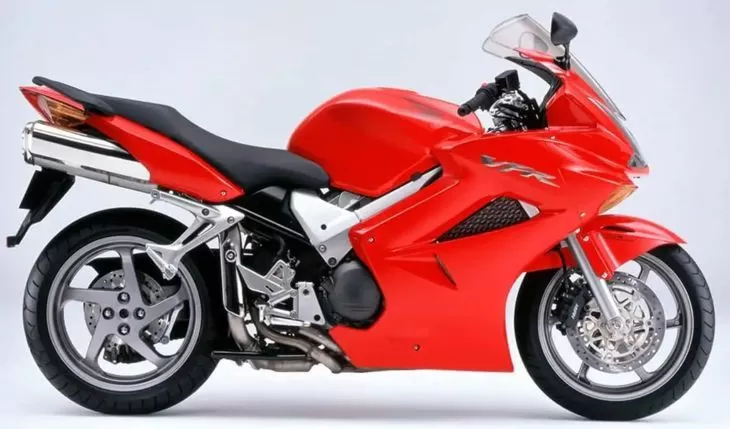 Honda memutuskan menghidupkan kembali mesin V4 kebanggaannya di pasar motor sports. (Foto: Ride and Part)