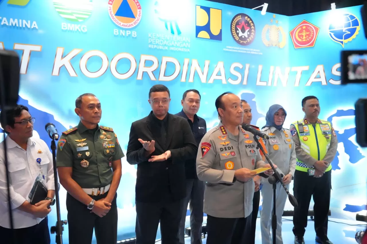Wakapolri Irjen Pol. Dedi Prasetyo menyampaikan keterangan perihal Operasi Lilin 2025. (Polri)