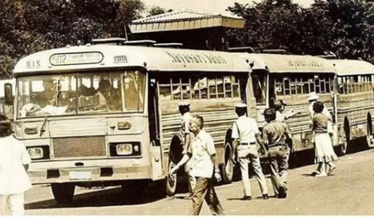 Tampak salah satu terminal bus lawas saat Gubernur Ali Sadikin menata Kota Jakarta. (Foto: Ist)