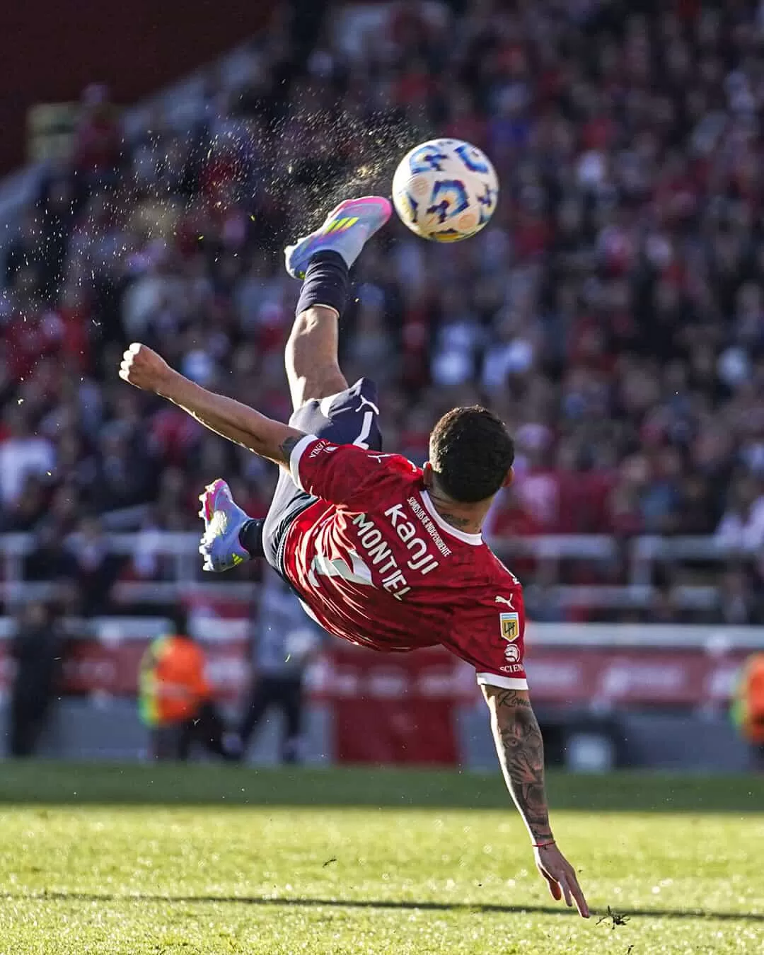 Santiago Montiel saat mencetak gol buat Independiente. (Instagram Santiago Montiel)