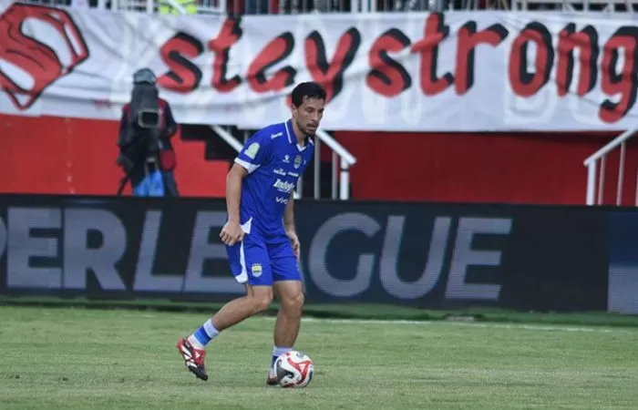 Thom Haye usung misi bangkit saat Persib menjamu Bhayangkara FC di Stadion GBLA (Foto: persib.co.id)