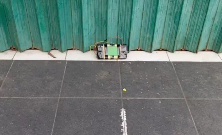 Tampak temuan benda mirip bom di dekat Gereja GKPS di Ruko Baranangsiang, Kosambi, Kota Bandung, Jabar. (Foto: Tangkapan layar X)