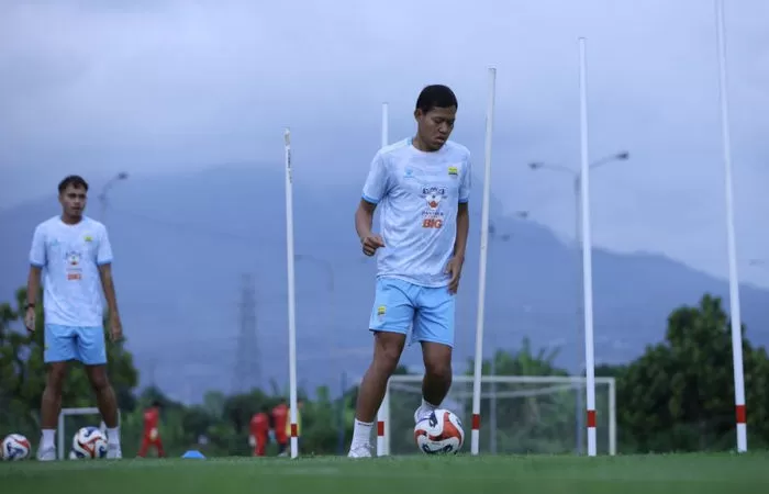 Adam Alis sudah latihan penuh dan siap comeback saat Persib hadapi Bhayangkara FC akhir pekan ini (Foto: persib.co.id)