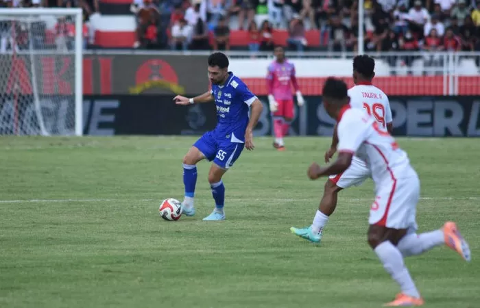 Frans Putros absen di dua laga tutup tahun Persib akibat akumulasi kartu kuning (Foto: persib.co.id)