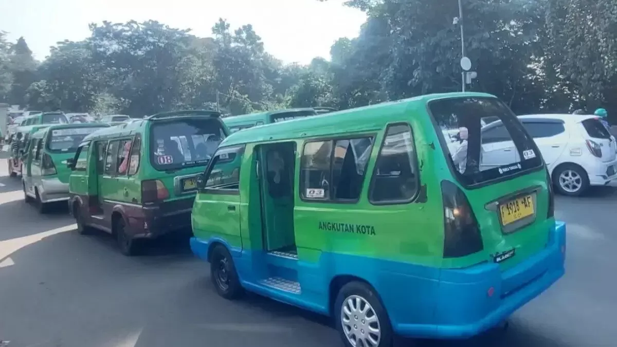 Ratusan angkot yang beroperasi di Puncak dihentikan selama empat hari saat Natal dan Tahun Baru. (Istimewa)