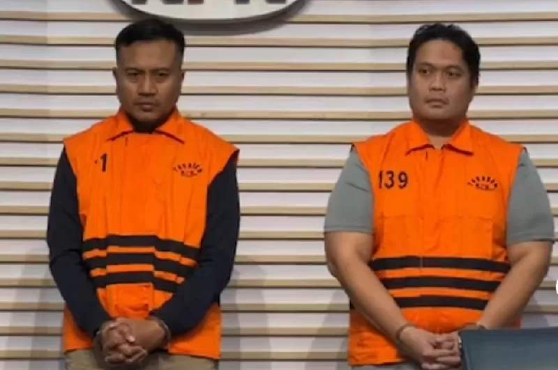 Kasi Intel Kejari Hulu Sungai Utara, Asis Budianto dan Kajari Albertus Parlinggoman Naputupulu tersangka korupsi pemerasan. Kasi Datun Tri Taruna Fariadi masih diburu (Kpk)