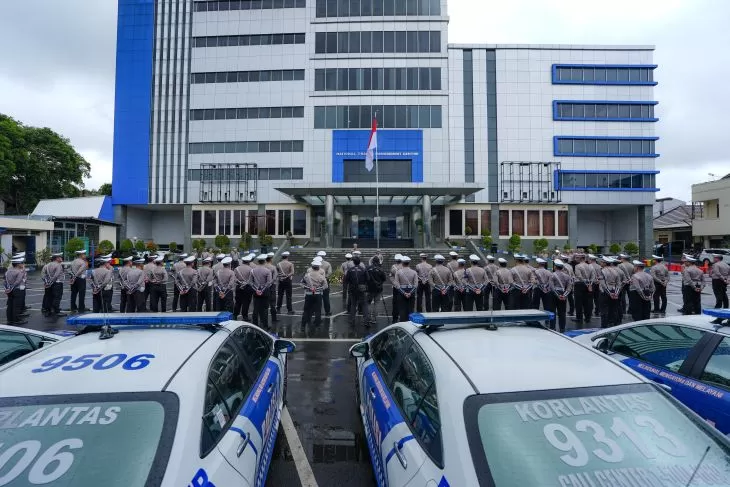 Korlantas Polri melepas Tim Perwira Pengamat Wilayah atau Pamatwil Operasi Lilin 2025 untuk pengamanan Nataru 2025-2026. (Foto: Humas Polri)