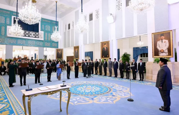 Presiden Prabowo Subianto lantik tujuh anggota Komisi Yudisial (KY) yang baru (Foto: BPMI Setpres RI)