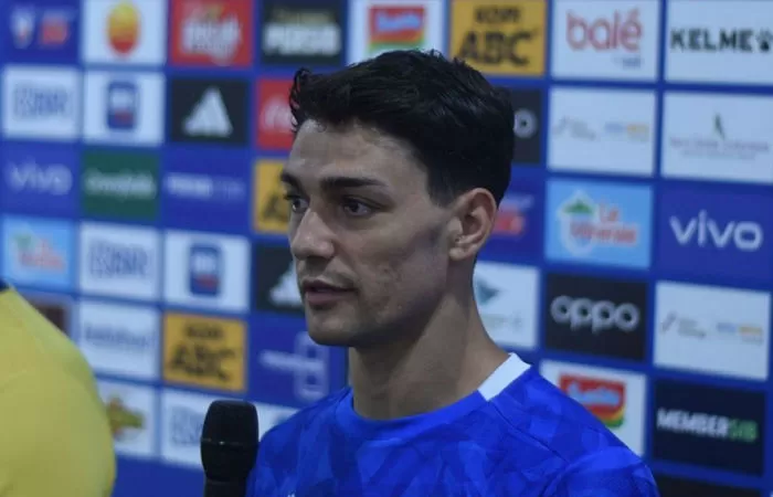 Bek tangguh Persib asal Italia, Federico Barba usung target menang kontra Bhayangkara FC (Foto: persib.co.id)