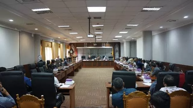RDP: Komisi II DPRD Berau, kembali menggelar rapat dengar pendapat (RDP) terkait harga TBS yang diberlakukan pabrik kelapa sawit, kemarin (7/6).