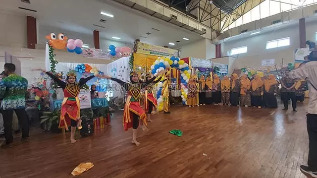 FESTIVAL LITERASI: Festival Literasi dan Perpustakaan Sekolah di GOR Graha Pemuda, kemarin.