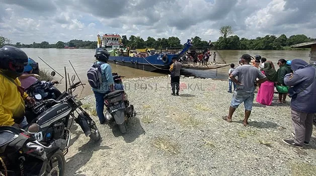PEMBATASAN: Pemkab Berau akan membatasi jenis kendaraan yang menyeberang menggunakan LCT gratis di jalur Singkuang-Limunjan.
