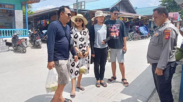 RAMAI PENGUNJUNG: Destinasi wisata Pulau Derawan, ramai diserbu wisatawan untuk menikmati libur sekolah.