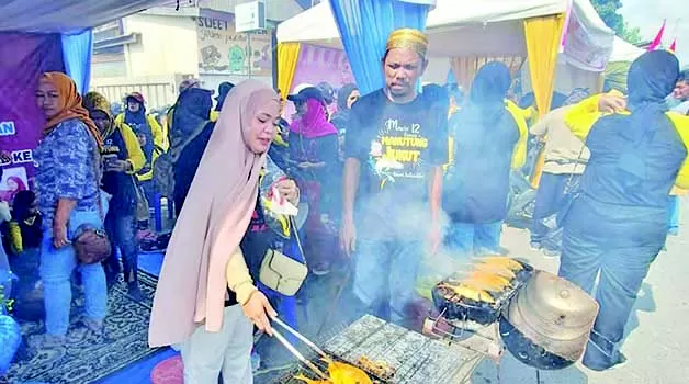 MERIAH: Pelaksanaan manutung jukut dalam rangkaian hari jadi Berau dan Tanjung Redeb, berlangsung meriah.