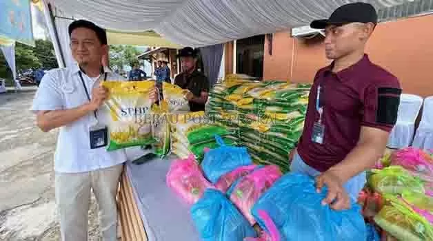 LEBIH DIMINATI: Saat ini masyarakat Berau mulai banyak meminati beras Bulog, karena harga produksi dalam negeri yang terlampau mahal akibat musim kemarau berkepanjangan.