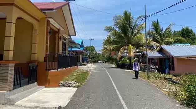 TERUS DAPAT PERHATIAN: Suasana di salah satu sudut kampung di Pulau Maratua.
