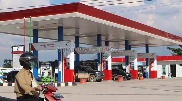 TURUN HARGA: Salah satu SPBU yang ada di Kabupaten Berau. Di awal tahun ini, Pertamina menurunkan harga BBM non subsidi.