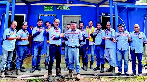 AKHIR KERJA SAMA: Manajemen PT RBA berfoto bersama sebelum berakhirnya kontrak kerja sama dengan PT Berau Coal, 2 Januari lalu.