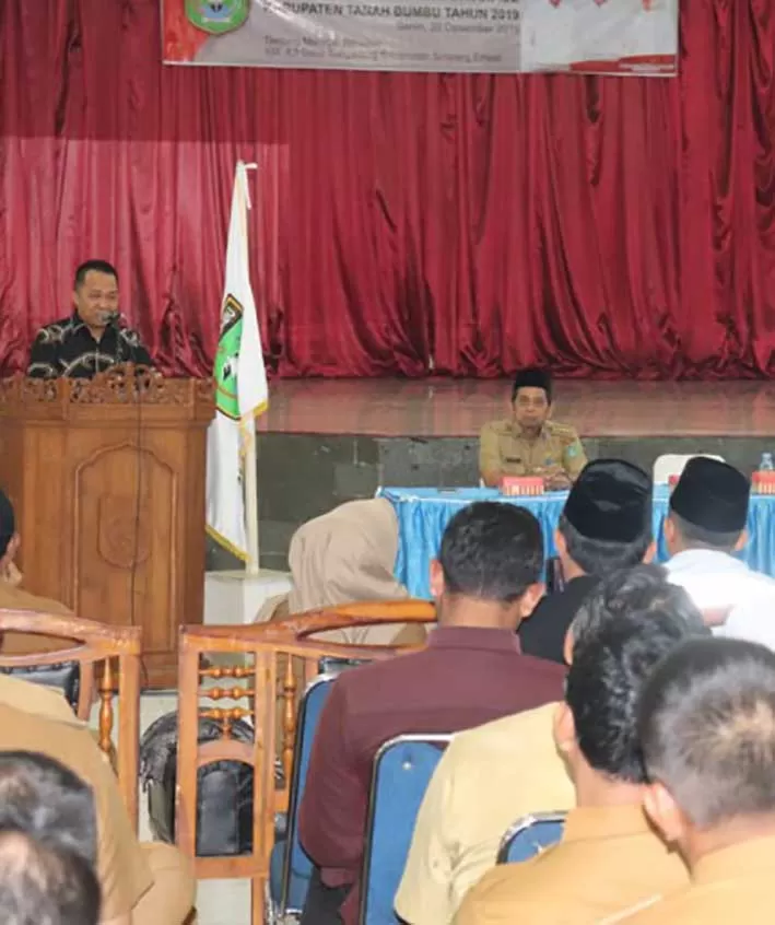 SAMBUTAN: Bupati Tanbu H Sudian Noor menyampaikan sambutan pada Orientasi Pelaksanaan Program Satu Desa Satu Rumah Tahfiz, di Mahligai Bersujud.  | Foto: Diskominfo Tanbu For Radar Banjarmasin