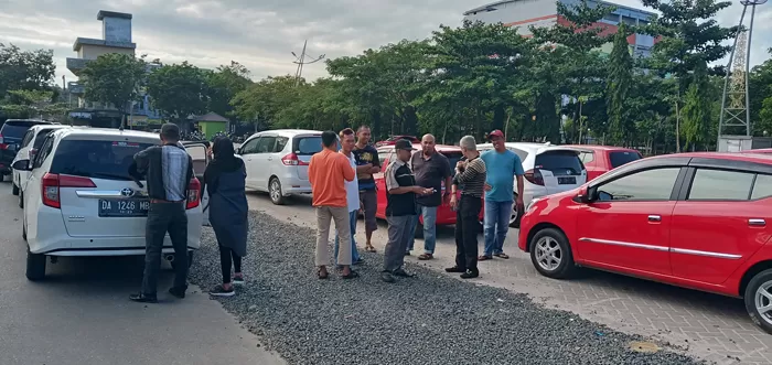 Taksi online beroperasi di jalan