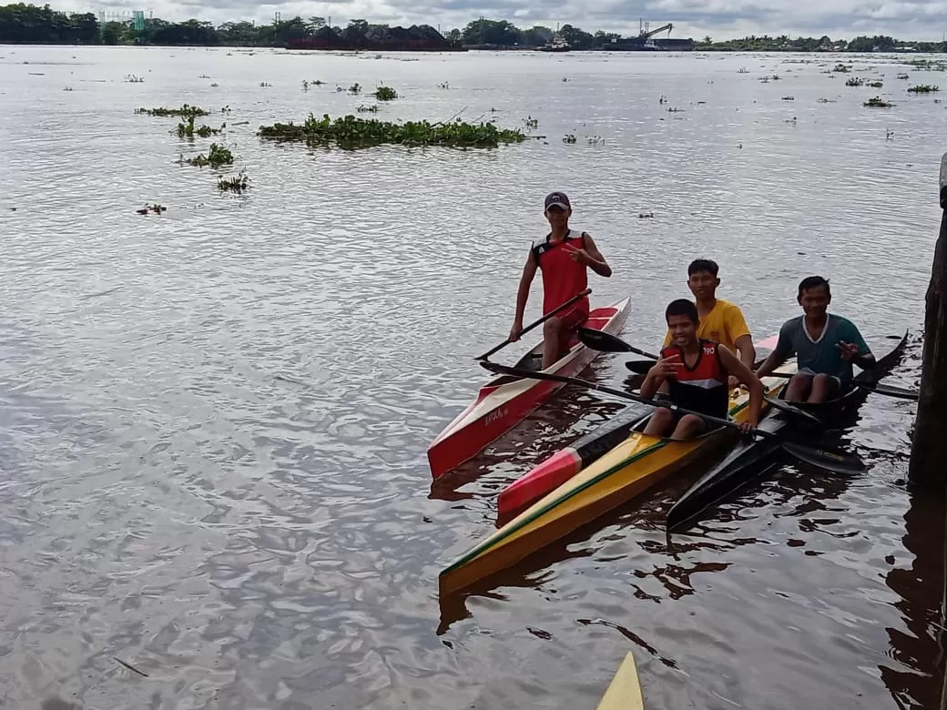 LAWAN ARUS: Tim dayung PPLP Kalsel semakin dimantapkan tekniknya jelang ajang Kejurnas Dayung antar PPLP beberapa bulan ke depan.