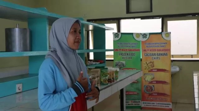 Kelompok Husiha, bimbingan guru Patmawati yang mengembangkan produk makanan dengan bahan dasar dari Jamur.
