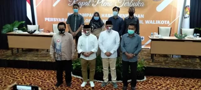 TAK LENGKAP: Suasana penyerahan hasil penelitian persyaratan calon Pilkada Banjarmasin 2020 di Hotel Swiss Bell Banjarmasin, Senin (14/9) kemarin.
