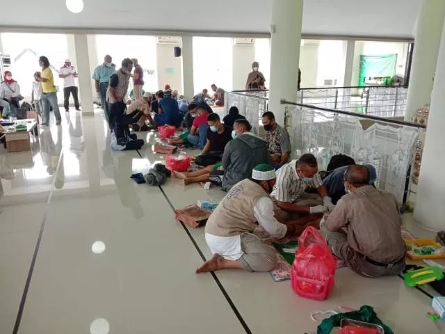 AKSI SOSIAL: 110 anak mengikuti sunatan massal yang diadakan oleh Pengprov PBFI Kalsel di Masjid Arrahmah, Sungai Andai, Sabtu (26/12).