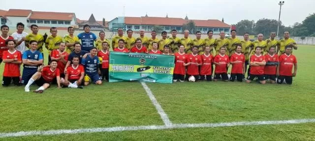 JAGA KONDISI: Tim sepak bola All Star Kalsel menunda agenda turnya di tahun 2021 karena pandemi Covid-19.