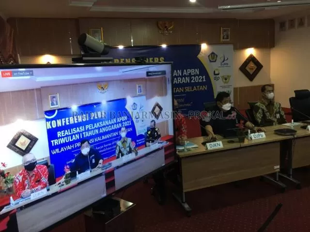 M  BAHAS DAK: Jumpa pers realisasi pelaksanaan APBN triwulan I tahun 2021 di aula Kanwil Ditjen Perbendaharaan Kalsel, kemarin. | FOTO: OSCAR FRABY/RADAR BANJARMASIN