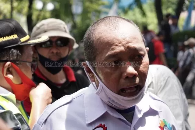 Ketua Federasi Serikat Pekerja Metal Indonesia (FSPMI) Kalsel, Yoeyoen Indharto