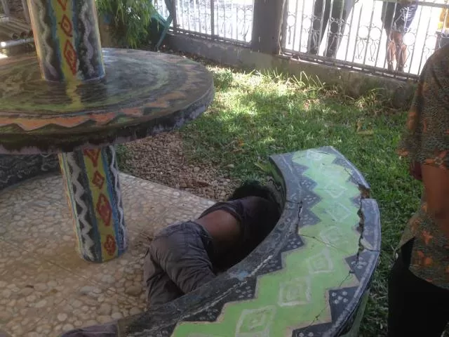 MENINGGAL: Mariadi ditemukan dalam keadaan meninggal dunia di gazebo kawasan Lapangan Lambung Mangkurat, Kandangan, Kabupaten HSS. | FOTO: IST