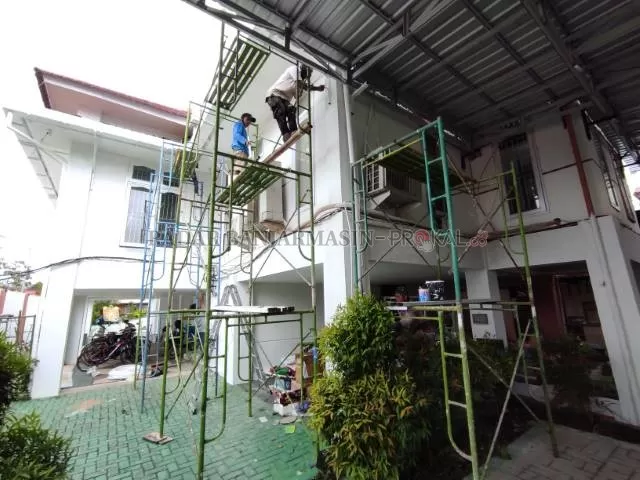 RENOVASI: Rumah dinas Wali Kota Banjarmasin di Kompleks Dharma Praja, Jalan Ahmad Yani kilometer 5. | FOTO: WAHYU RAMADHAN/RADAR BANJARMASIN