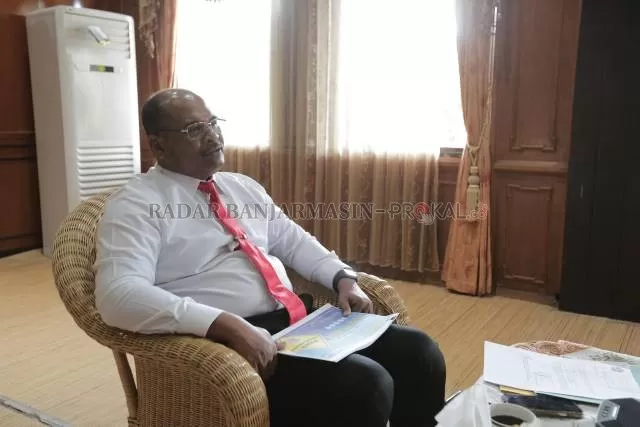 TUGAS TERBAGI: Safrizal saat bertugas sebagai Irjen Bina Admistrasi Kewilayahan Kementerian Dalam Negeri  di VIP Room Bandara Syamsudin Noor Banjarmasin, Mei lalu. | FOTO:  BIRO ADPIM SETDAPROV KALSEL