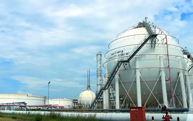 Ilustrasi kilang minyak. | Foto: Jawapos