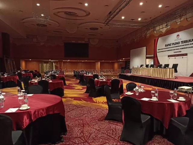 RUANG PENETAPAN: Suasana ruangan di Hotel Golden Tulip Banjarmasin yang disiapkan untuk penetapan hasil Pilgub Kalsel oleh Komisi Pemilihan Umum (KPU) hari ini. | FOTO: M OSCAR FRABY/RADAR BANJARMASIN