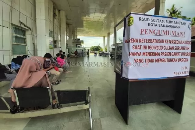 KRISIS OKSIGEN: Keterlambatan oksigen sempat memaksa IGD Rumah Sakit Sultan Suriansyah ditutup. Bukan hanya oksigen, stok vaksin juga terus-menerus kosong. | FOTO: WAHYU RAMADHAN/RADAR BANJARMASIN