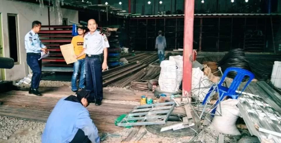 PERHATIAN: WBP mendapatkan pelatihan skill berupa las listrik sebelum bebas penuh dari Bapas Amuntai. | Foto: Bapas Amuntai untuk Radar Banjarmasin