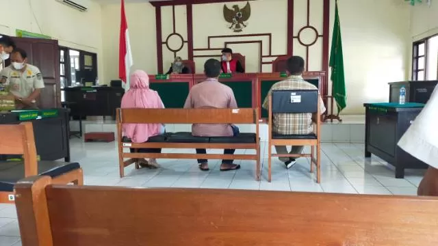 SANKSI: Suasana sidang salah satu pemilik pangkalan LPG 3 Kg di Pengadilan Negeri Pelaihari.