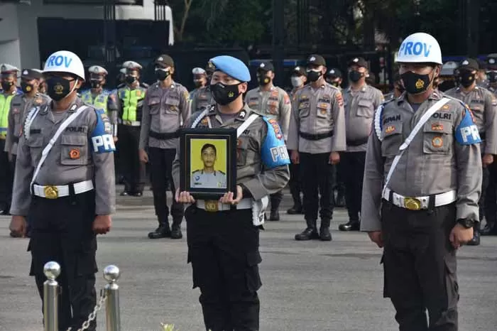 DISANKSI: Foto anggota Polres Tala yang diberikan sanksi PTDH di Lapangan Apel Mapolres Tala, Senin (11/10).