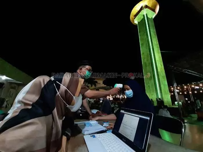 SCREENING: Vaksinasi COVID-19 di Masjid Raya Sabilal Muhtadin, beberapa waktu lalu. | Foto: Doc/Radar Banjarmasin