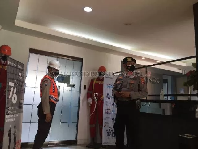 TERTUTUP: Mediasi dilakukan di ruangan PT Pelindo. Sayangnya pertemuan sopir dan buruh dengan pemangku kebijakan berjalan tertutup. | Foto: Muhammad Oscar Fraby/Radar Banjarmasin