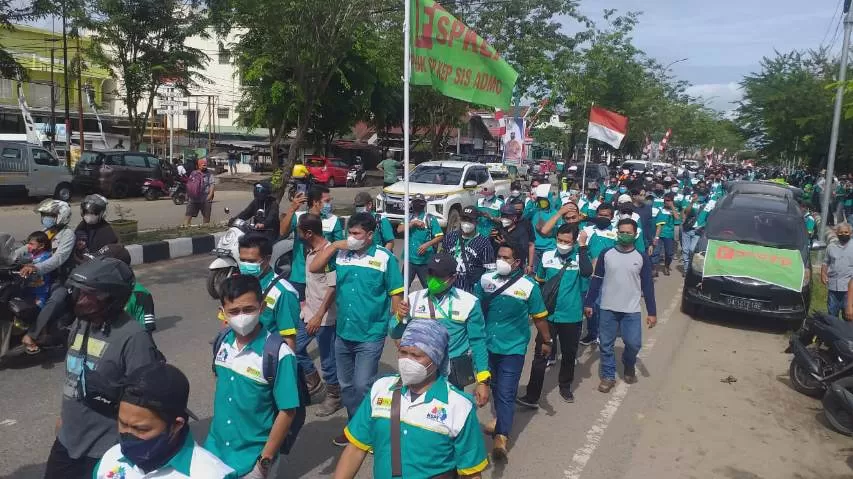 DEMO: DPC FSP KEP Kabupaten Tabalong ketika demo.